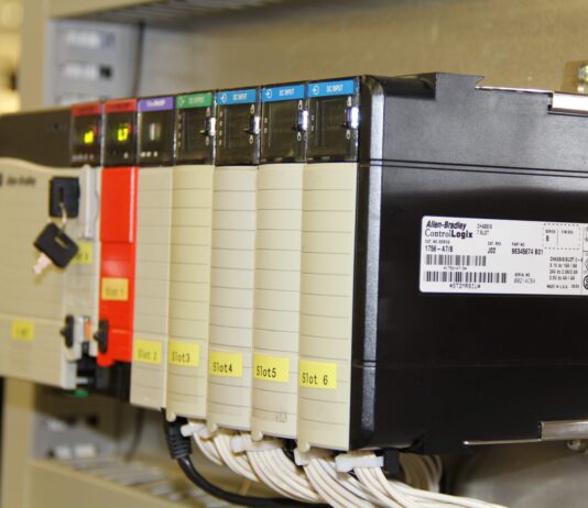 Unveiling the Cutting-Edge Allen Bradley 1756-L82ES B GuardLogix Logix 5580 Controller 5MB